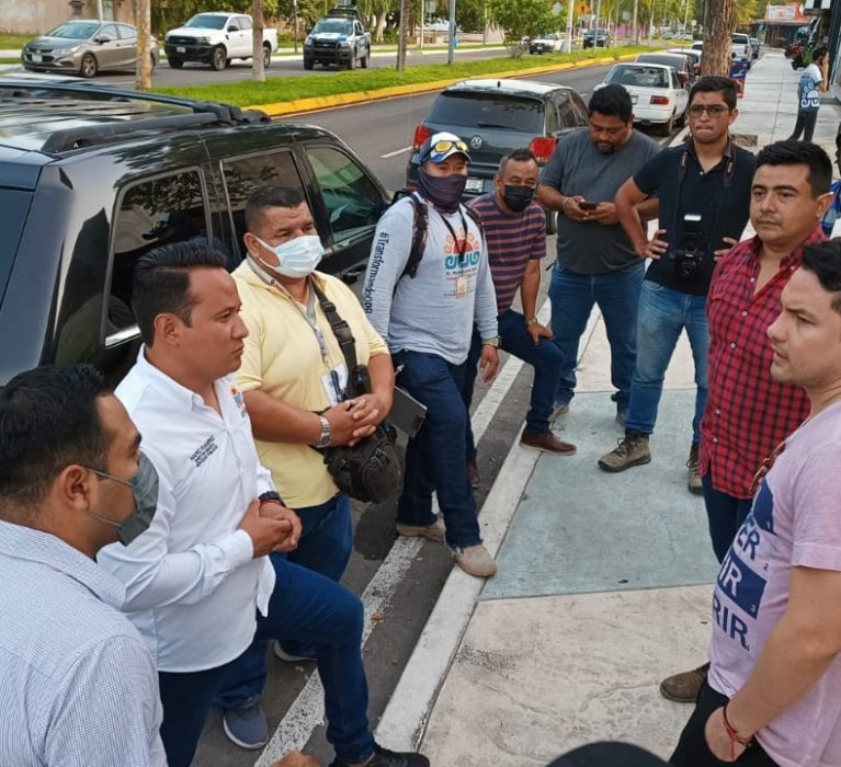 MUNICIPIO OPB Y CIUDADANÍA TRABAJANDO CONJUNTAMENTE PARA MANTENER LIMPIO EL BOULEVARD BAHÍA.