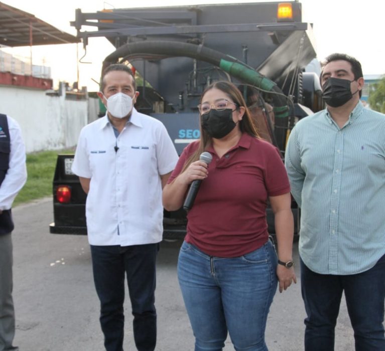 CARLOS JOAQUÍN Y YENSUNNI MARTÍNEZ PONEN EN MARCHA SEGUNDA PARTE DEL BACHEO EN CHETUMAL.