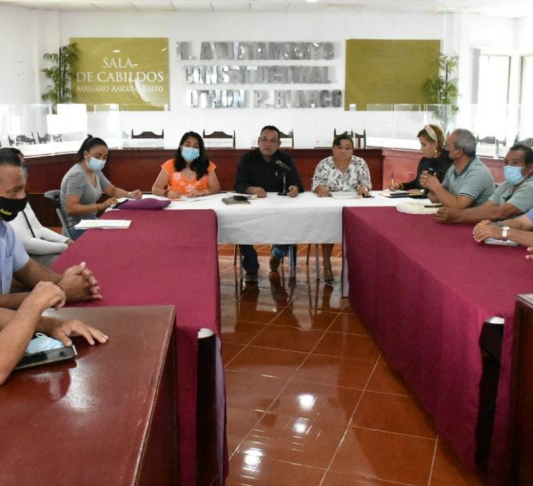COMISIÓN DE RASTROS, MERCADOS, FUNERARIAS Y PANTEONES, RECIBE A VECINOS DE RESIDENCIAL SANTA ELENA PARA ESCUCHAR SUS PROBLEMÁTICAS