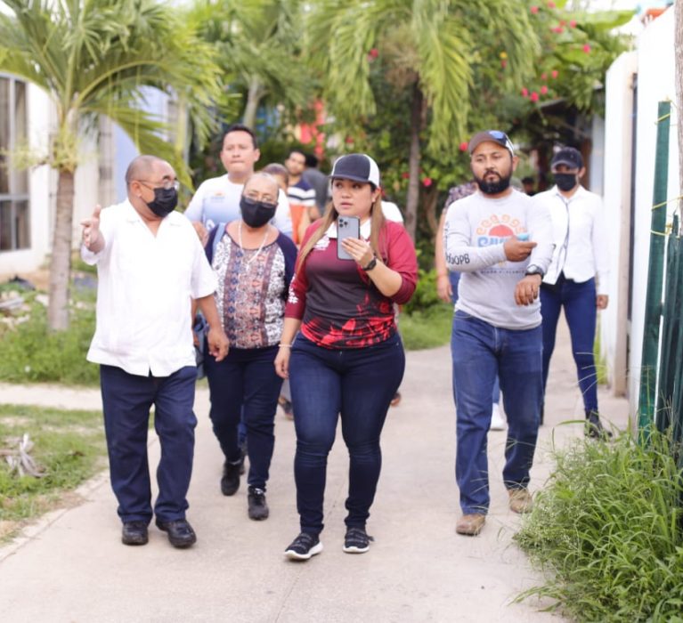 YENSUNNI MARTÍNEZ SUPERVISA TRABAJOS DE SERVICIOS PÚBLICOS EN LA COLONIA CENTENARIO.