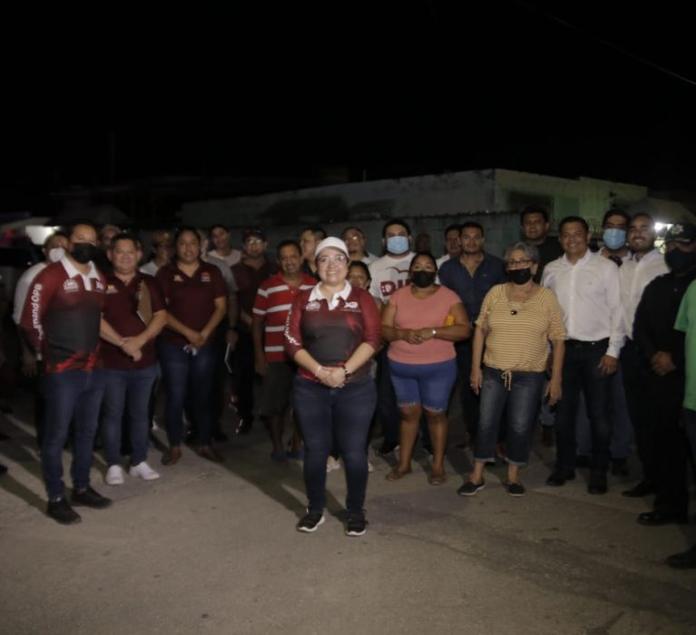 LLEVA YENSUNNI MARTÍNEZ A LA COLONIA “ZAZIL – HA” PROGRAMA CASA POR CASA.