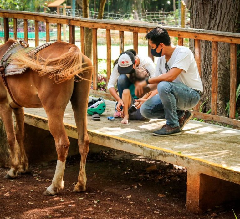 DIF OPB AVANZA EN ATENCIÓN A LA CIUDADANÍA CON EL CENTRO DE TERAPIA ASISTIDA CON EQUINOS.