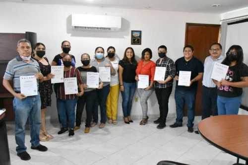 PERSONAL DE TURISMO OPB RECIBE CONSTANCIA PARA BRINDAR UN SERVICIO DE CALIDAD.
