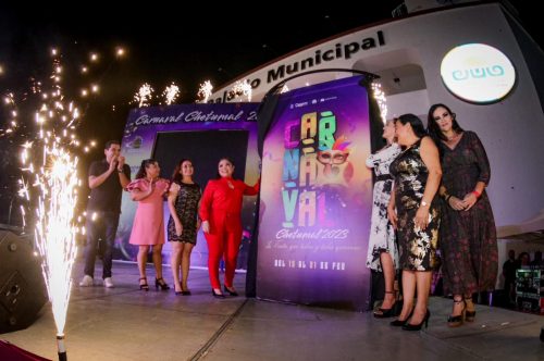 ANTE MÁS DE 1000 PERSONAS, YENSUNNI MARTÍNEZ PRESENTA EL CARNAVAL CHETUMAL 2023