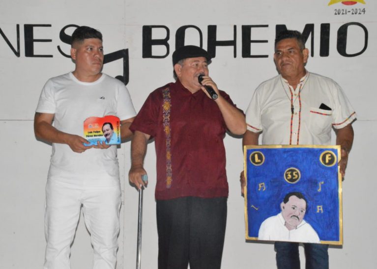VIERNES BOHEMIO RINDE HOMENAJE A LA TRAYECTORIA DE 35 AÑOS DEL PROFESOR LUIS FELIPE PÉREZ