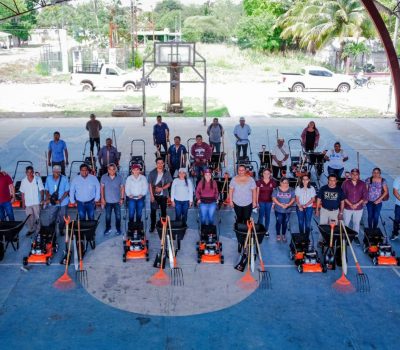 ENTREGA HERRAMIENTAS YENSUNNI MARTÍNEZ A COMUNIDADES DE OPB