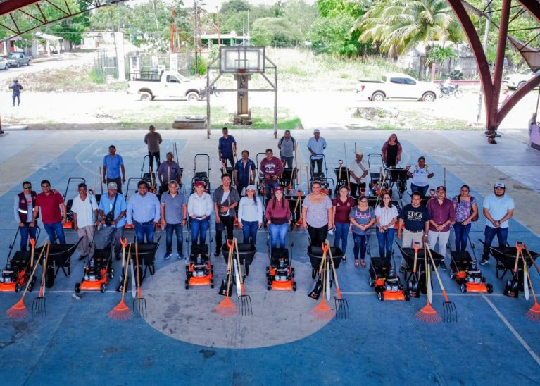 ENTREGA HERRAMIENTAS YENSUNNI MARTÍNEZ A COMUNIDADES DE OPB