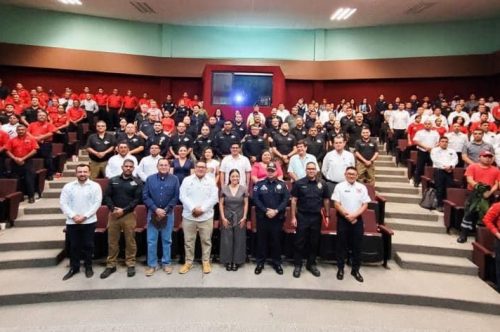 INAUGURA YENSUNNI MARTÍNEZ EL PRIMER CONGRESO DE BOMBEROS 2023
