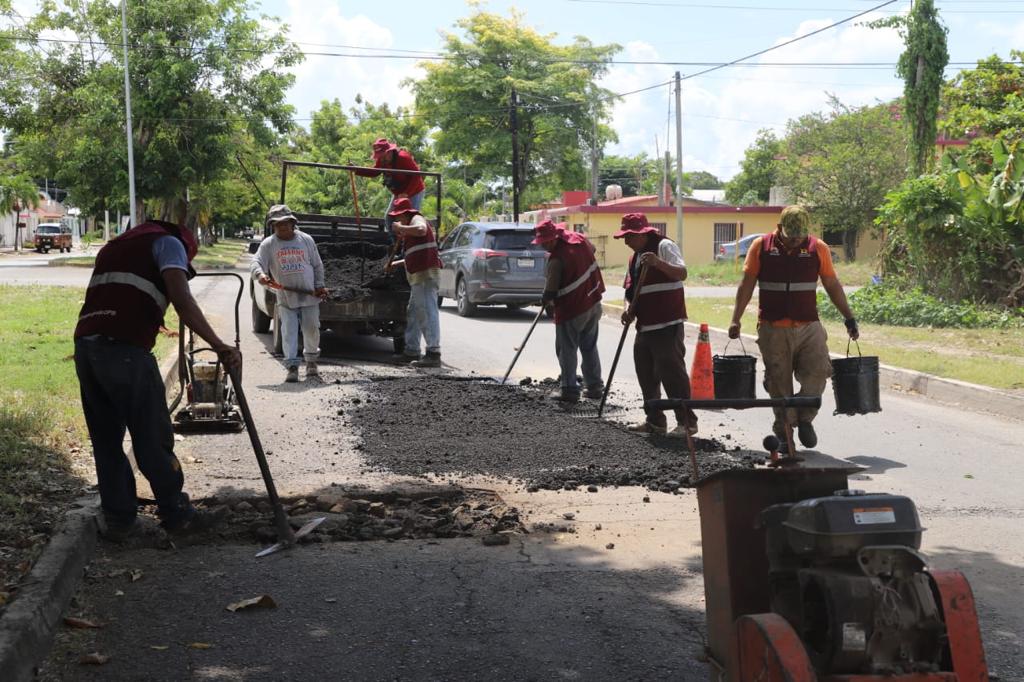 ILIMUNACIÓN Y BACHEO CONSTANTES PARA CHETUMAL Y POBLADOS DE OPB