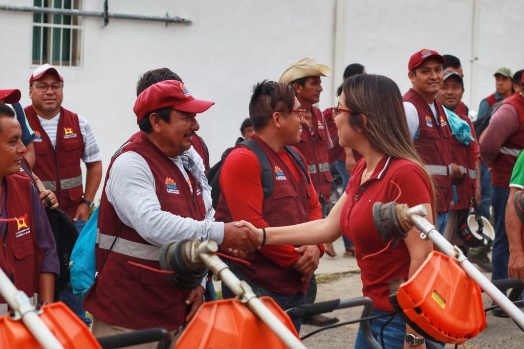 GRACIAS A LA DISCIPLINA FINANCIERA, SE INVIERTE EN EQUIPO PARA SERVICIOS PÚBLICOS MUNICIPALES: YENSUNNI MARTÍNEZ.