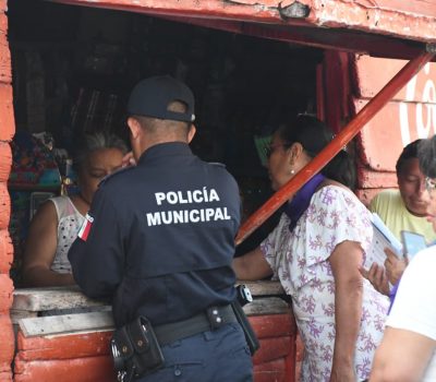 Gobierno municipal fomenta la cultura de la prevención de la violencia a las mujeres mediante brigadas casa por casa.