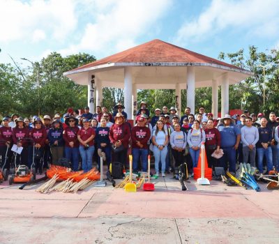 Ayuntamiento lleva limpieza, rehabilitación y descacharrización a la colonia Forjadores.