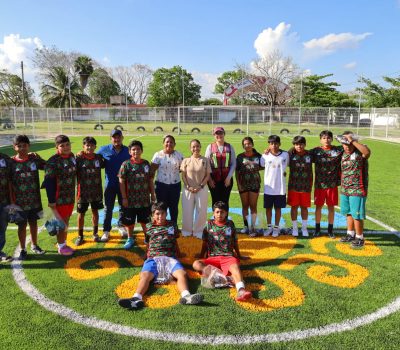 Impulso al deporte: Ayuntamiento entrega cancha de fútbol 7 en Ucum.