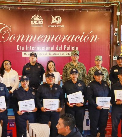 Othón P. Blanco honra a su policía con bono, equipo y reconocimiento a su labor diaria.