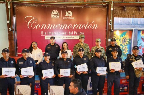 Othón P. Blanco honra a su policía con bono, equipo y reconocimiento a su labor diaria.