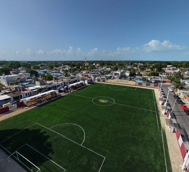 Reinauguran en Chetumal el Campo de Fútbol “8 de Octubre”.