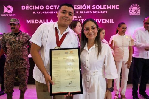 Reconoce Ayuntamiento de Othón P. Blanco a Axel Gabriel Cámara Canto con la Medalla al “Mérito Juvenil” 2026.