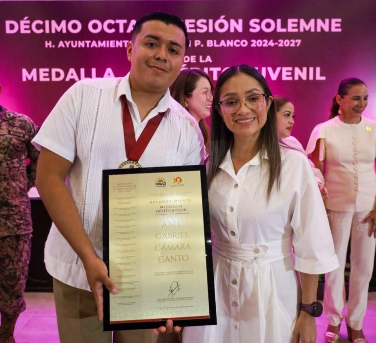 Reconoce Ayuntamiento de Othón P. Blanco a Axel Gabriel Cámara Canto con la Medalla al “Mérito Juvenil” 2026.