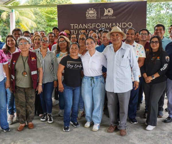 Lleva gobierno de Othón P. Blanco atención y servicios a Cerro de las Flores.