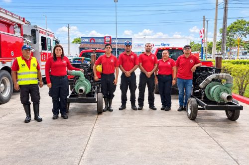 Bomberos de Othón P. Blanco brindan apoyo ante afectaciones por lluvias en Bacalar.