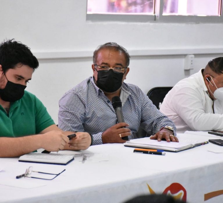 INTEGRANTES DE CABILDO SOSTIENEN REUNIÓN CON EL SECRETARIO WILLIAM CONRADO POR EL PROYECTO DE REMODELACIÓN DEL BOULEVARD DE CHETUMAL.
