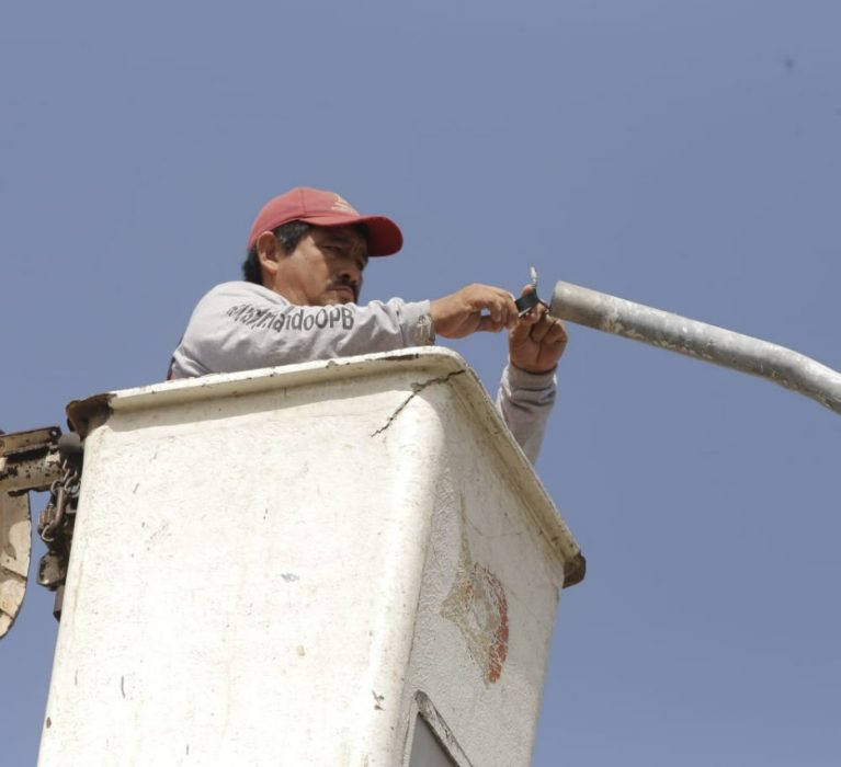 YENSUNNI MARTÍNEZ ANUNCIA TRABAJOS DE ALUMBRADO PÚBLICO EN LA AVENIDA ERICK PAOLO Y DIVERSOS CRUZAMIENTOS.