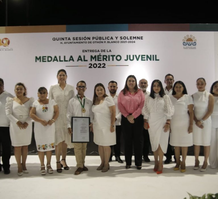 AAKJAER ABAD MIRANDA RAMÍREZ RECIBE LA MEDALLA AL MÉRITO JUVENIL DE OPB 2022.