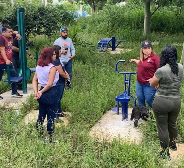 CUMPLE YENSUNNI MARTÍNEZ CON LA LIMPIEZA DEL PARQUE DE LA COLONIA FLAMINGOS IV.