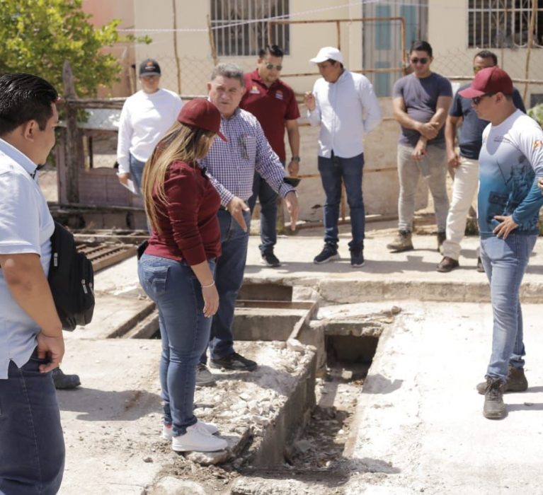ARBOLEDAS DOS SE BENEFICIA CON LUMINARIAS, BACHEO Y LIMPIEZA DEL DREN QUE EVITARÁ INUNDACIONES.