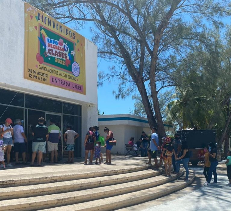 GRAN PARTICIPACIÓN DE LAS FAMILIAS EN LA “EXPO REGRESO A CLASES 2022”.