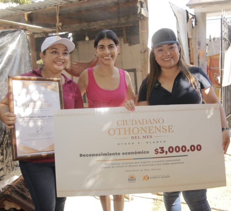 ODETTE RUIZ GALARDONADA COMO CIUDADANA OTHONENSE DE SEPTIEMBRE.