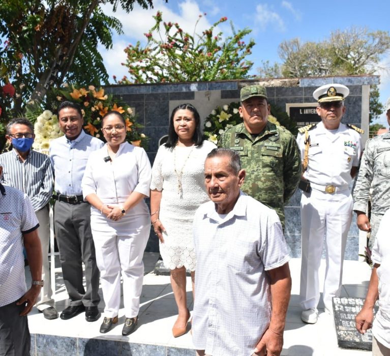 ENCABEZA YENSUNNI MARTÍNEZ ENTREGA DE OFRENDA FLORAL POR CONMEMORACIÓN DEL ANIVERSARIO 67 DEL HURACÁN JANET