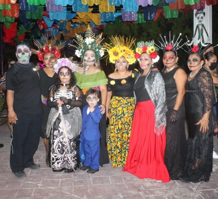 CON GRAN PARTICIPACIÓN DE LA CIUDADANÍA, REALIZAN PRIMER FESTIVAL DEL DÍA DE MUERTOS EN PANTEÓN MUNICIPAL DE OPB