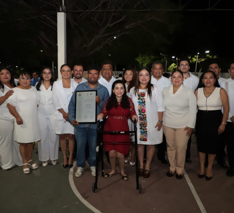 AYUNTAMIENTO DE OPB ENTREGA RECONOCIMIENTO A MARÍA JOSÉ TREJO ROSALES Y FERNELY NEFTALY AGUILAR