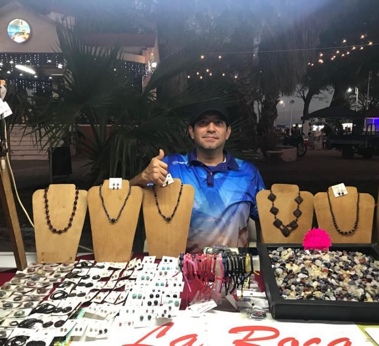 REALIZAN CON ÉXITO PRIMER BAZAR IMES DEL AÑO