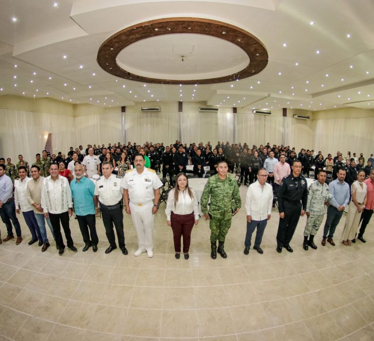 YENSUNNI MARTÍNEZ RECONOCE LABOR DE LAS Y LOS POLICÍAS OTHONENSES