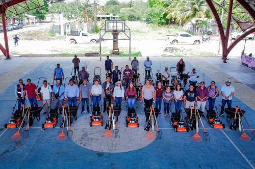 ENTREGA HERRAMIENTAS YENSUNNI MARTÍNEZ A COMUNIDADES DE OPB