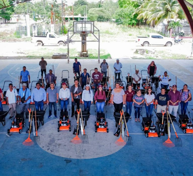 ENTREGA HERRAMIENTAS YENSUNNI MARTÍNEZ A COMUNIDADES DE OPB