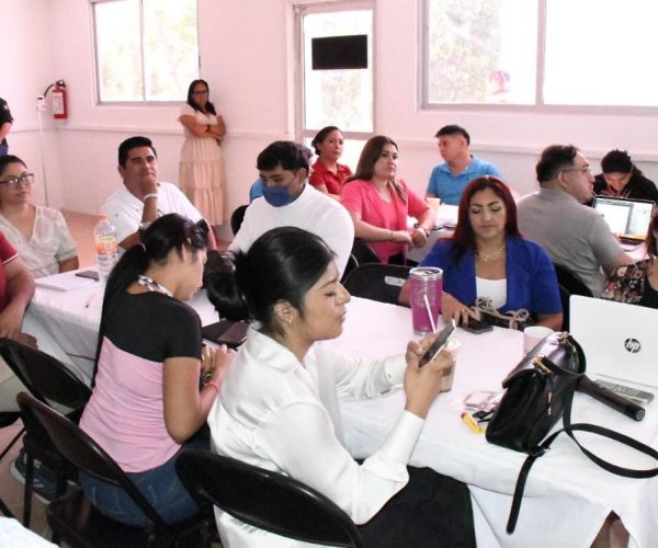 IMPARTEN TALLER A EMPRESARIOS Y PRESTADORES DE SERVICIO EN EL RAMO TURÍSTICO DE OTHÓN P. BLANCO