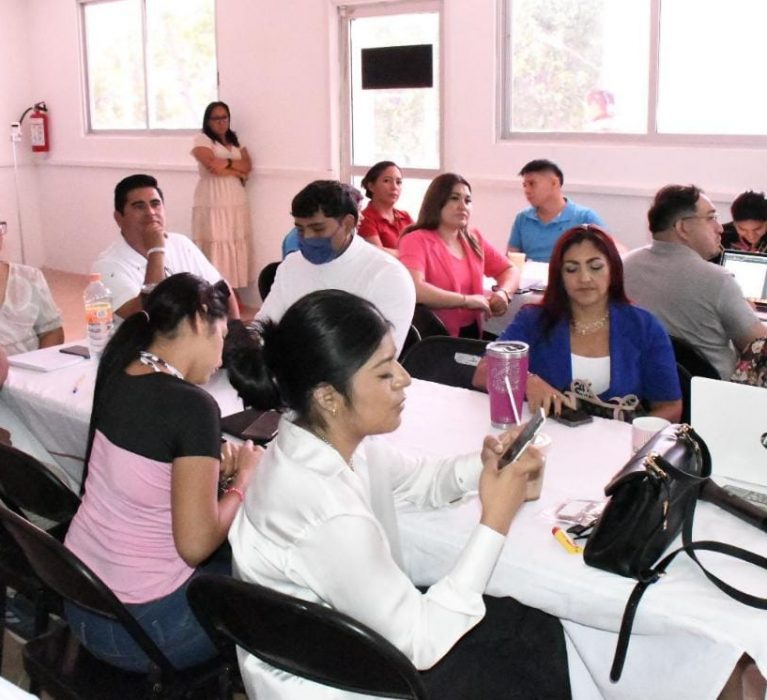 IMPARTEN TALLER A EMPRESARIOS Y PRESTADORES DE SERVICIO EN EL RAMO TURÍSTICO DE OTHÓN P. BLANCO