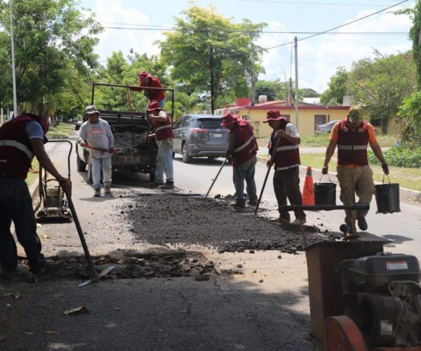 ILIMUNACIÓN Y BACHEO CONSTANTES PARA CHETUMAL Y POBLADOS DE OPB