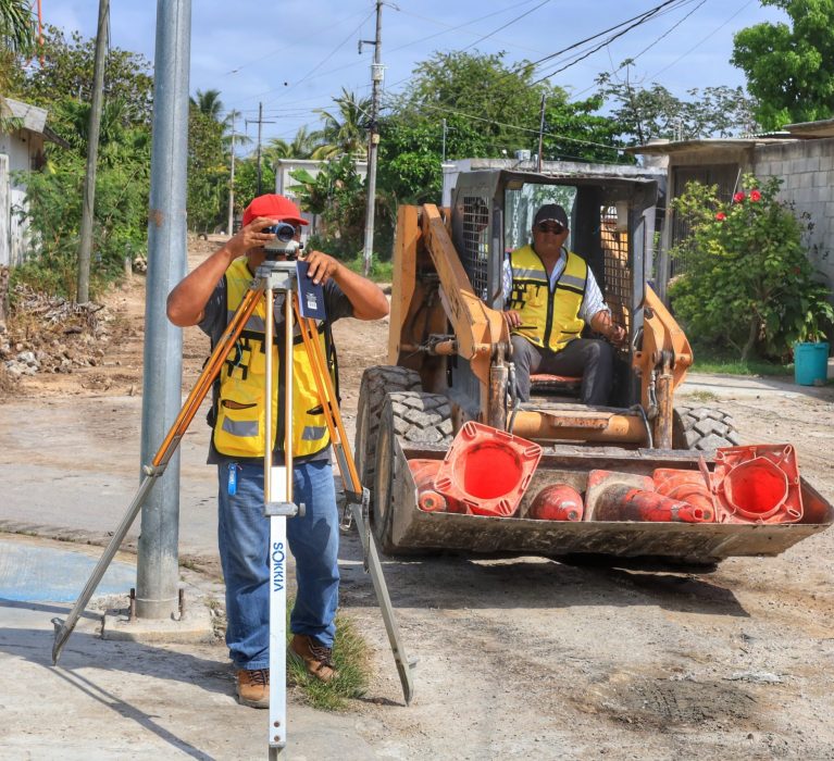 Con nuevas vialidades devuelven el brillo a la colonia Tamalcab en Chetumal
