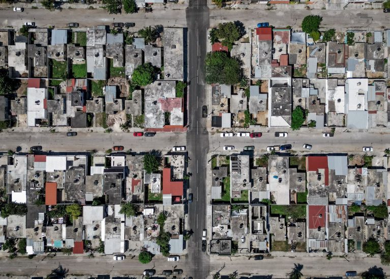 Devuelven el brillo a la calle 10 de Abril en Chetumal