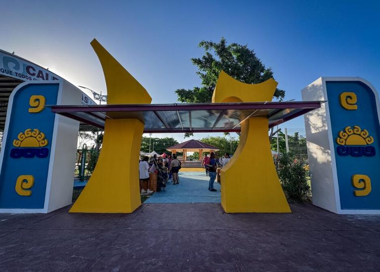 Rehabilitan domo y devuelven el brillo al parque público de Calderitas