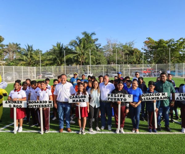 Con “Mundialito” que une a niños y niñas de comunidades inauguran nueva cancha de futbol 7 en Carlos A. Madrazo.