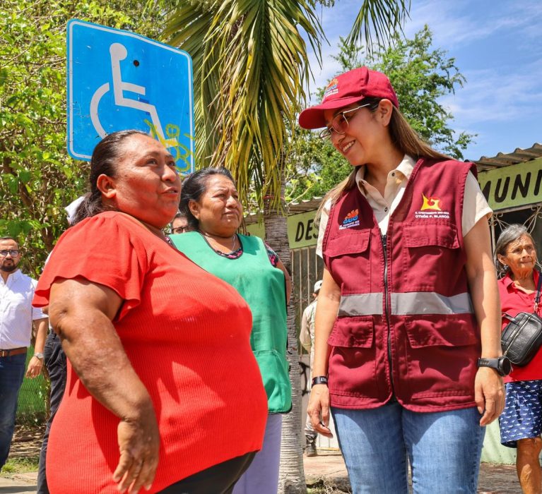 Yensunni Martínez atiende de cerca a vecinos de la colonia Forjadores y refuerza servicios públicos