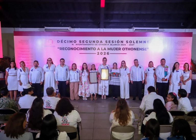 Cabildo distingue a Wilma Contreras Canto y Brenda Hernández Vázquez como Mujeres Othonenses 2026.