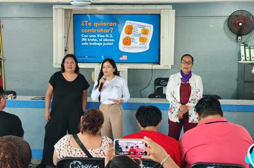 Capacitan en Calderitas para prevenir trata de personas con fines de explotación laboral y fraudes mediante ofertas de trabajo en el extranjero.
