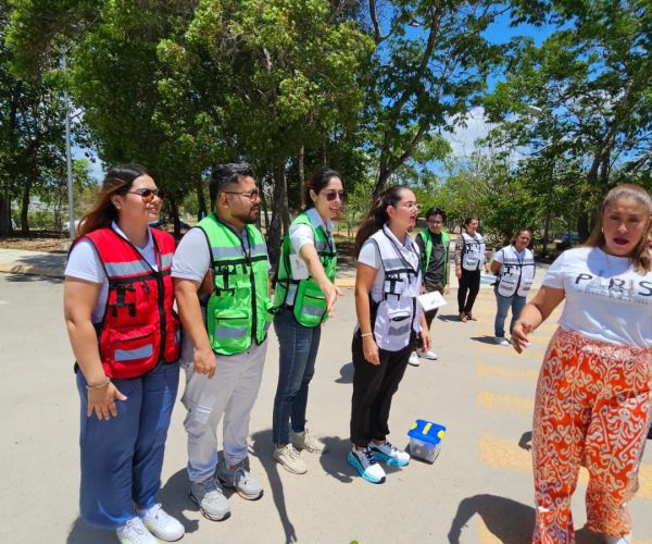Capacitan Bomberos a personal de la Universidad Tecnológica de Chetumal.