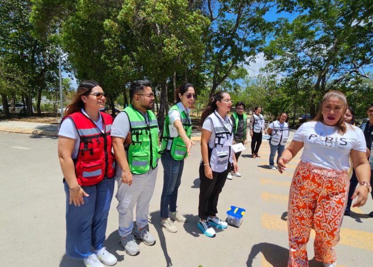 Capacitan Bomberos a personal de la Universidad Tecnológica de Chetumal.